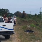 El hombre tatuado que presentaba heridas de bala  fue abandonado a unos 200 metros de redondel del cantón Nobol.