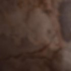 María Cañarte observa orgullosa las fotos que le tomaron el día de su graduación de bachiller