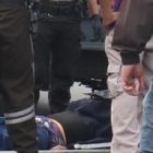 Hubo que atender la emergencia en medio de la vía, donde quedó el cadáver.