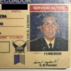 El agente fue hallado en una vía principal. Agentes recogieron los documentos que llevaba con él