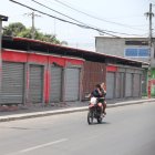 La cancha que fue gestionada por Mariana Mendieta se encuentra frente a su domicilio. Los vecinos están preocupados por ella.