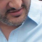 El alcalde de Guayaquil a su llegada al colegio Provincia de Bolívar, para ejercer su derecho al voto.