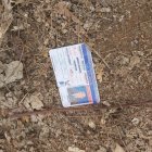 La credencial del uniformado fue hallado junto a su cadáver.