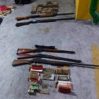 Las armas fueron decomisadas por la Policía Nacional.