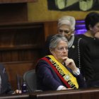 Guillermo Lasso llegó tarde y a su ingreso hubo silencio en la Asamblea Nacional.