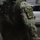 El estado de excepción les otorga facultades a los militares.