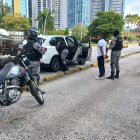 Momento en que Daniel Salcedo fue retenido en Panamá.