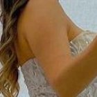 Fotos de la reportera Silvana Torres probándose vestidos de novia.