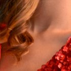 El rojo siempre triunfará en un look romántico.