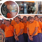 En fila, los privados de libertad del pabellón 3 fueron sacados al patio por los militares. Así son las celdas, no cuentan con energía eléctrica.