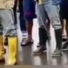 Los pobladores se alarmaron al ver los cuerpos sin vida en una vía del recinto.