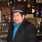 aladino el Mago de la rockola, continúa internado en el hospital.