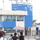 Familiares de los privados de libertad se concentraron este jueves 28 de marzo fuera del centro carcelario.