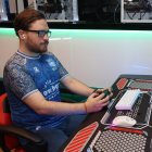 El gamer Sebastián Esparza trabaja para Emelec y contribuye con el cuerpo técnico del equipo pricipal