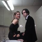 Luego de anunciar su relación con Mar en agosto, Oskar brindó un concierto en España, y de la emoción se puso una camiseta con la cara de ella estampada.