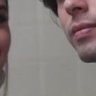 Luego de anunciar su relación con Mar en agosto, Oskar brindó un concierto en España, y de la emoción se puso una camiseta con la cara de ella estampada.