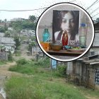 El improvisado altar está sobre la pared de cemento de la casa de los padres de la desaparecida.