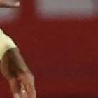 Ismael Díaz (d), delantero de Universidad Católica anotó el gol de la victoria en la Sudamericana