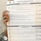 La primera dama mostrando que sufragó "SÍ" en la Consulta Popular 2024