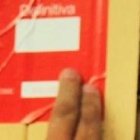 Funcionarios de ARCSA clausurando las instalaciones del restaurante situado en la provincia de Loja