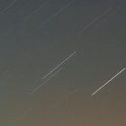 Referencial. Imagen de una lluvia de meteoritos