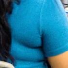 El gerente de Segura EP, Álex Anchundia, le garantizó a la comerciante que el Municipio cubrirá los gastos de la reparación de su carreta.