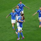 Dortmund (Germany), 15/06/2024.- Nicolo Barella (C-L, bottom) of Italy celebrates with his teammates after scoring the 2-1 goal during the UEFA EURO 2024 group B soccer match between Italy and Albania, in Dortmund, Germany, 15 June 2024. (Alemania, Italia) EFE/EPA/GEORGI LICOVSKI