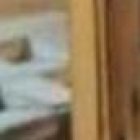 Agentes policiales buscaron indicios en el sitio del ataque.