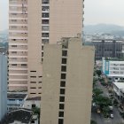 Evalúan la demolición del edificio fantasía ubicado en el centro de Guayaquil.