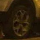 El vehículo en el que iban las víctimas quedó en un parterre.