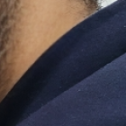 Paco muestra lo funcionales que pueden ser sus prótesis.