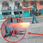 La mujer se encontraba junto a una compañera, en el exterior de una tienda.