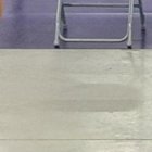 Marina Pérez (i) y Diana Durango, tras quedar fuera de competencia en la prueba de 10 m pistola de los Juegos 2024.