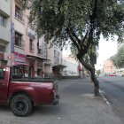 Sobre este parterre cayó tendido el hombre baleado la madrugada del viernes 26 de julio de 2024.