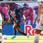 William Pacho fue el encargado de dirigir la defensa de PSG.