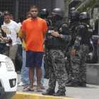 Alias Negro Tulio (de camiseta color naranja) permanece preso, pero también es parte de los sospechosos.