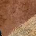 Los parientes de la menor de edad prepararon la tumba donde sería depositada.