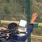 El tipo estuvo parado en la baranda del puente Chiche, oriente de Quito.