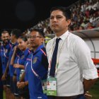 Eduardo Moscoso (camisa blanca) es el entrenador de Ecuador en el Mundial sub 17.