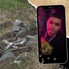 El cadáver del músico urbano fue hallado a un costado de la vía, entre la maleza, cubierto con un plástico negro.