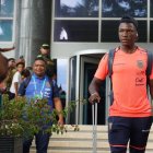 Moisés Caicedo cuando dejaba el hotel para ir al estadio Metropolitano.