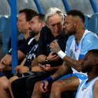 Jorge Jesús y Neymar en la banca de suplentes de Al-Hilal