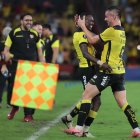 Barcelona SC deposita sus esperanzas de gol en Octavio Rivero (d) y Janner Corozo.