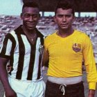 Pelé y Luciano Macías en el estadio Modelo, en agosto 1962.