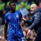 Moisés Caicedo es una pieza clave para el técnico Enzo Maresca.