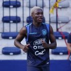 Moisés Caicedo durante el entrenamiento de Ecuador en el estadio Capwell.