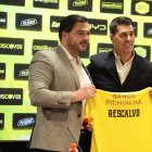 Antonio Álvarez presentó a Ismael Rescalvo como nuevo DT de Barcelona SC.