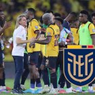 Sebastián Beccacece (c) resaltó el nivel de Willian Pacho y Moisés Caicedo.