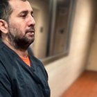 Alias Fito viste prendas de una prisión federal de los Estados Unidos de América.