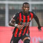 Pervis Estupiñán, a pesar de la lesión que lo dejó fuera varios partidos, es el titular como lateral izquierdo de AC Milan.